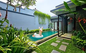 Seminyak Icon - by Karaniya Experience